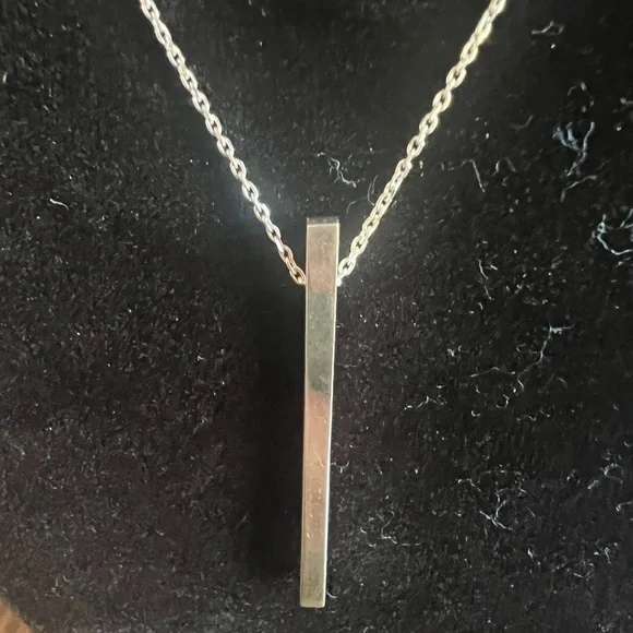 Silpada Minimalist Vertical Bar Pendant NWOT - Picture 4 of 13